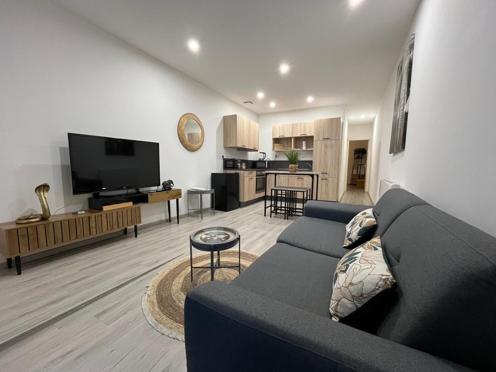 Le Mendes Apartment Évron Екстериор снимка